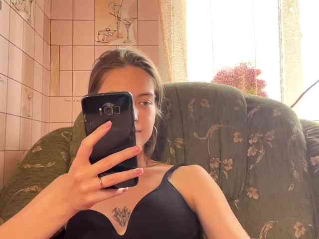 RonnaWillow webcam