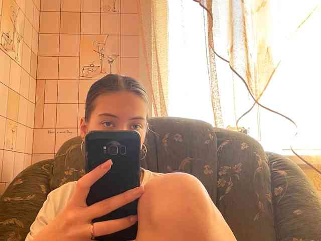 RonnaWillow webcam