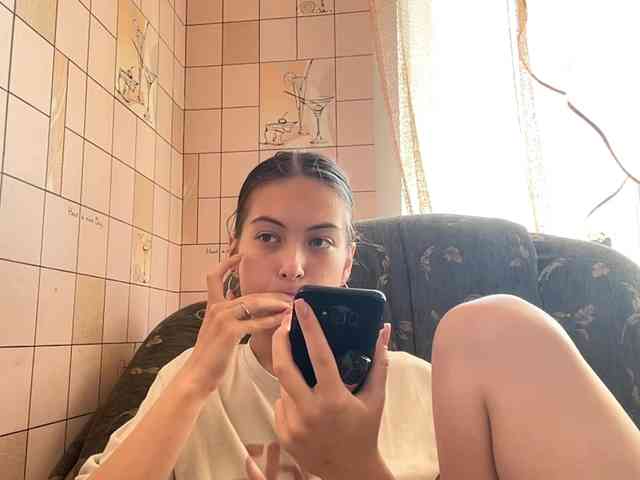 RonnaWillow webcam