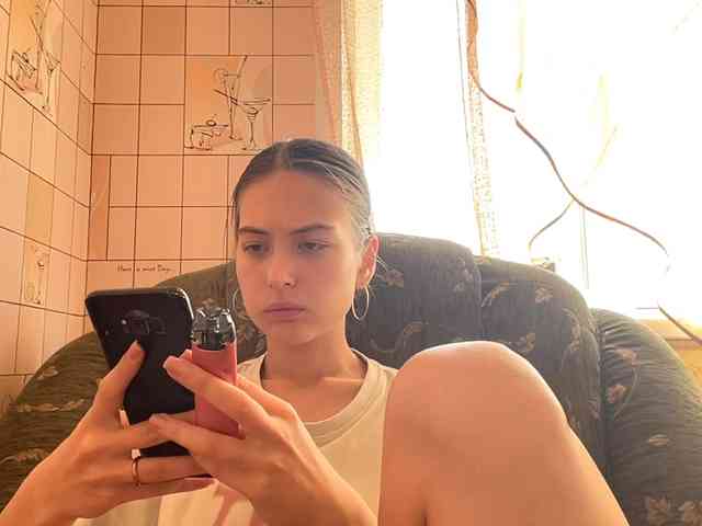 RonnaWillow webcam