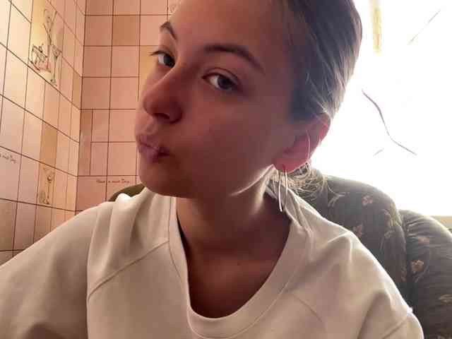 RonnaWillow webcam