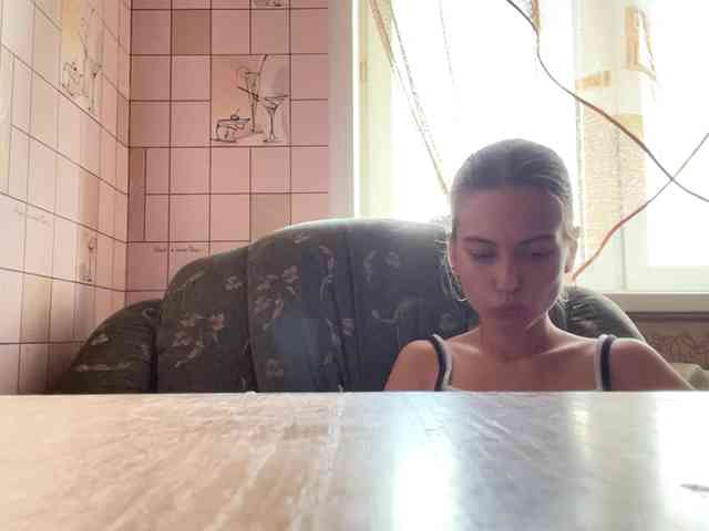 RonnaWillow webcam