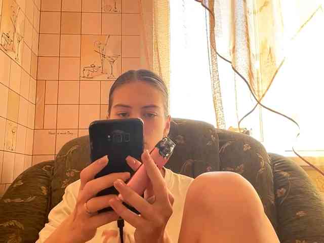 RonnaWillow webcam