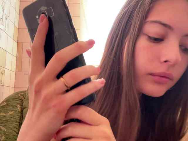 RonnaWillow webcam