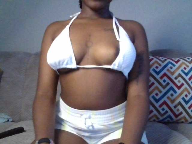 SweetKittyy22 live cam on BongaCams