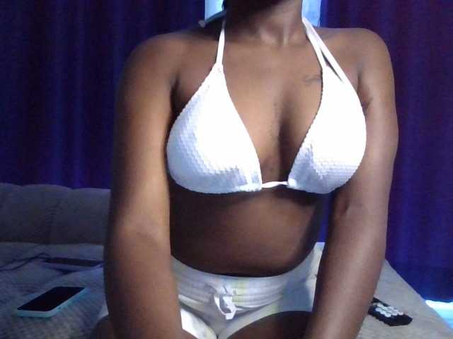 SweetKittyy22 live cam on BongaCams