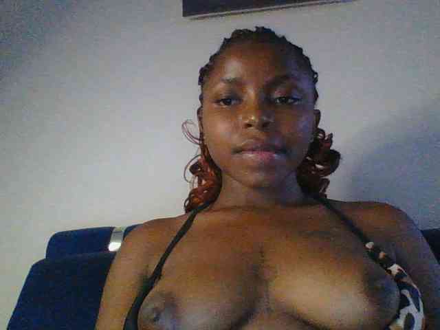 SweetKittyy22 webcam