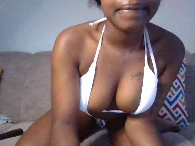 SweetKittyy22 webcam