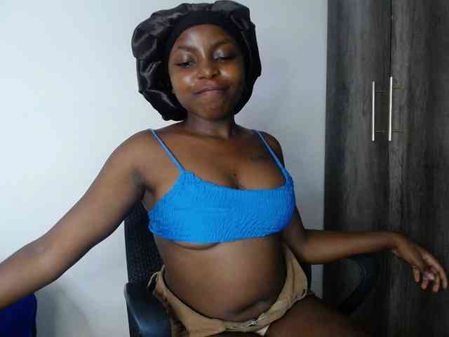 SweetKittyy22 webcam