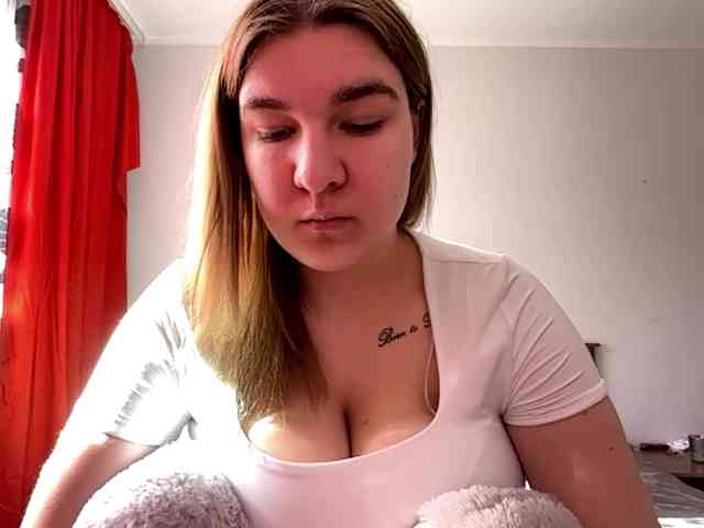 ToyaDerringer webcam