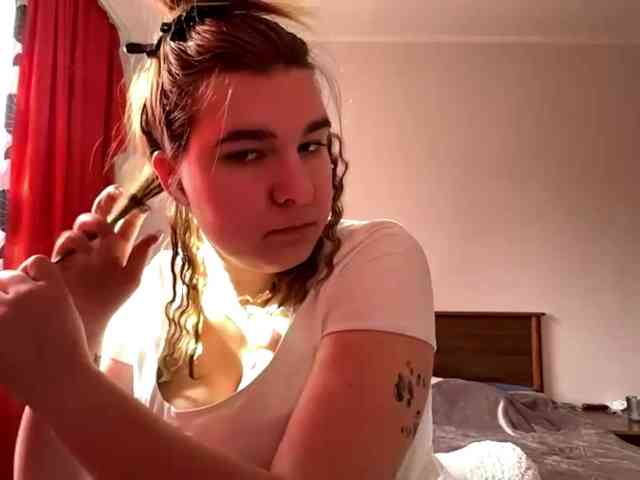 ToyaDerringer webcam