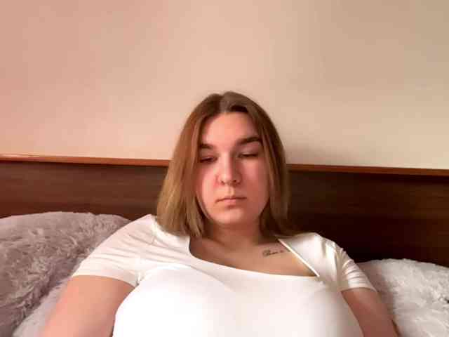 ToyaDerringer webcam