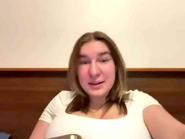 ToyaDerringer webcam