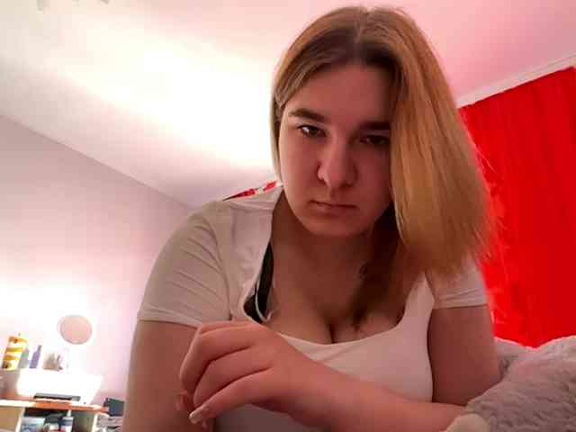 ToyaDerringer webcam