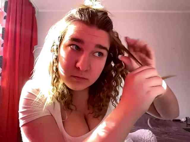 ToyaDerringer webcam