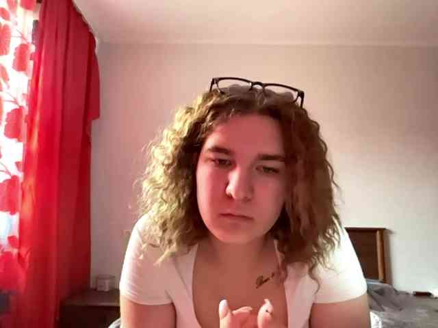 ToyaDerringer webcam