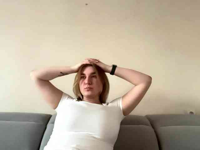 ToyaDerringer webcam