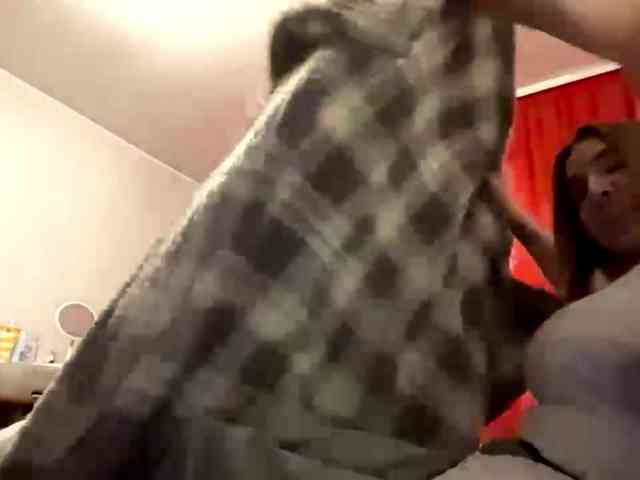 ToyaDerringer webcam