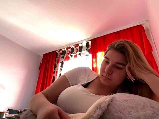 ToyaDerringer webcam