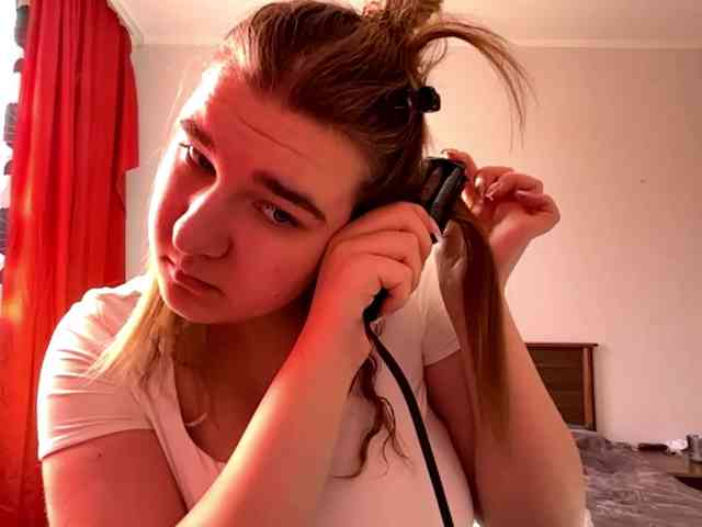 ToyaDerringer webcam