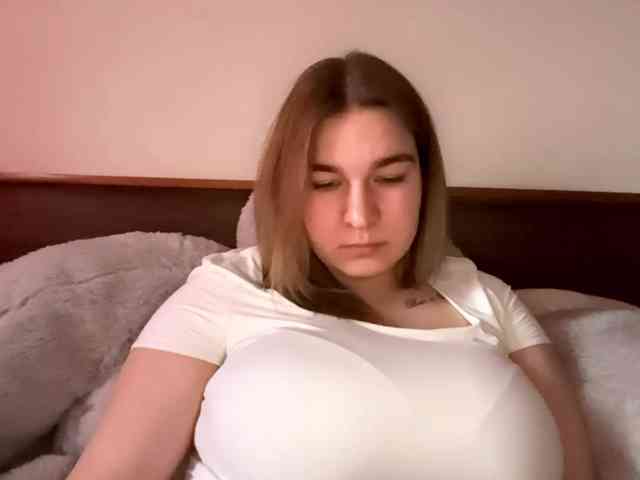 ToyaDerringer webcam