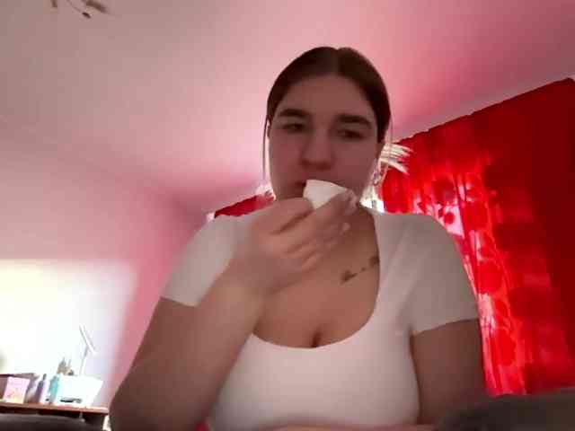 ToyaDerringer webcam