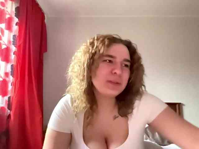 ToyaDerringer webcam