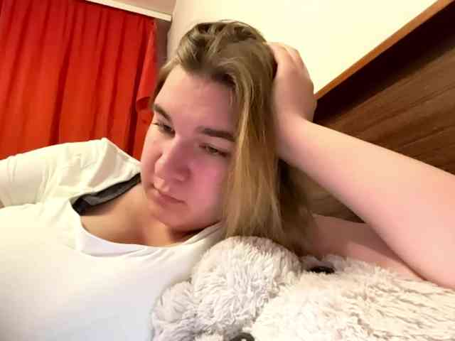 ToyaDerringer webcam