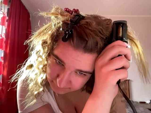 ToyaDerringer webcam