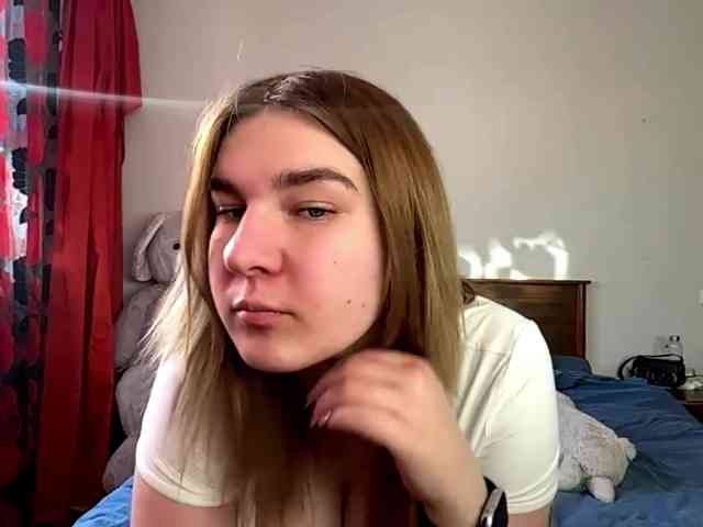 ToyaDerringer webcam