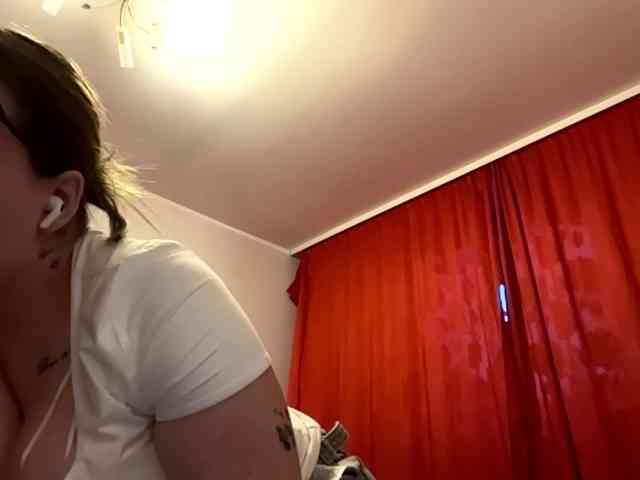 ToyaDerringer webcam