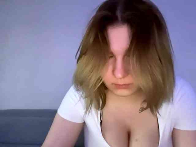 ToyaDerringer webcam