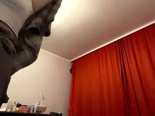 ToyaDerringer webcam