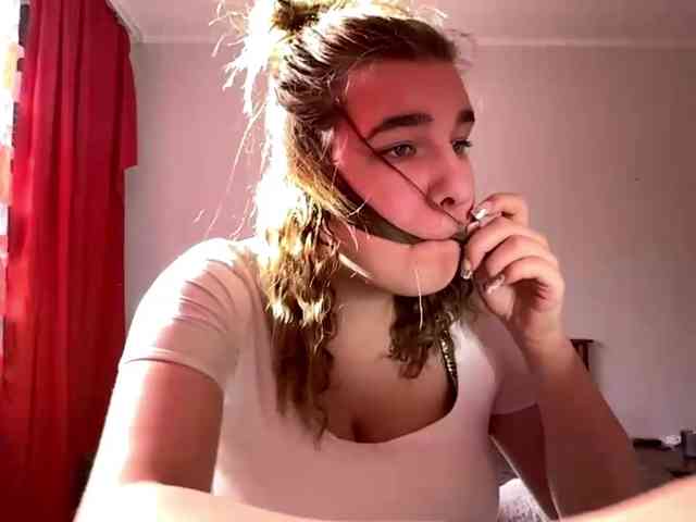 ToyaDerringer webcam