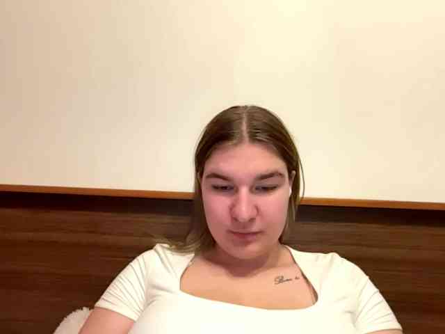 ToyaDerringer webcam