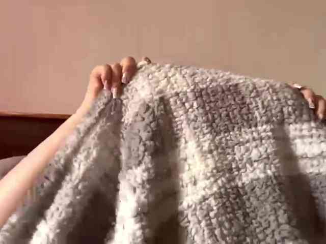 ToyaDerringer webcam