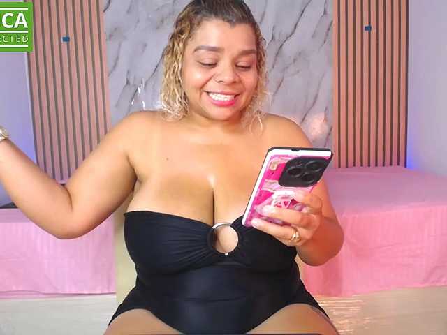 caisebigtits live cam on BongaCams