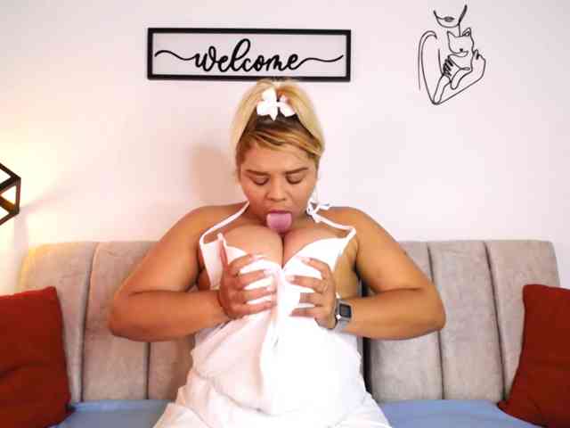 caisebigtits webcam