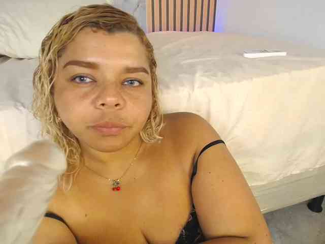 caisebigtits webcam