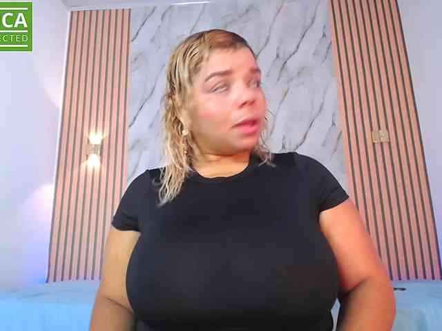 caisebigtits webcam