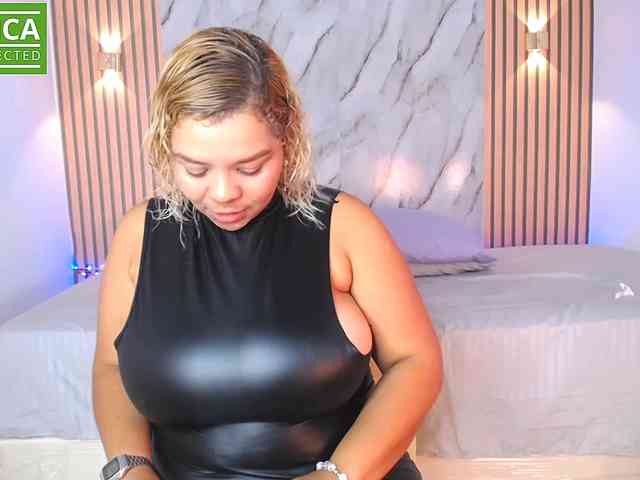Modelo: caisebigtits