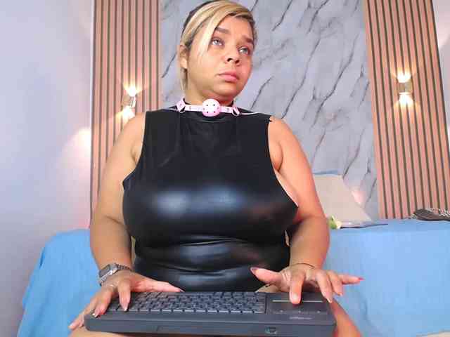 caisebigtits webcam