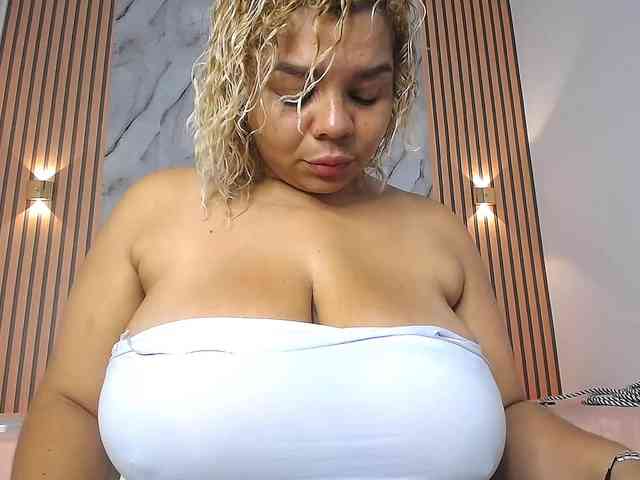 caisebigtits webcam