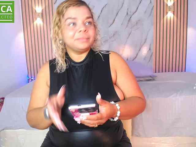 caisebigtits webcam