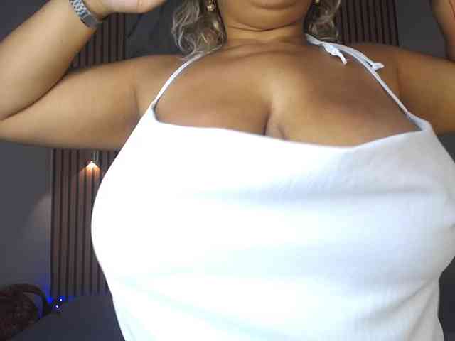 caisebigtits webcam
