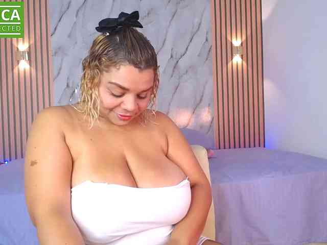 caisebigtits webcam
