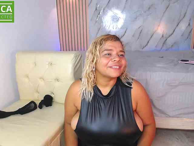 caisebigtits webcam