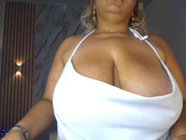 caisebigtits webcam