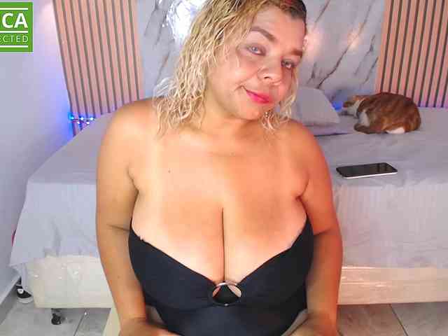 caisebigtits webcam