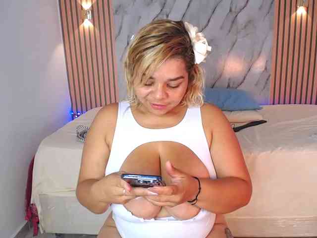 caisebigtits webcam
